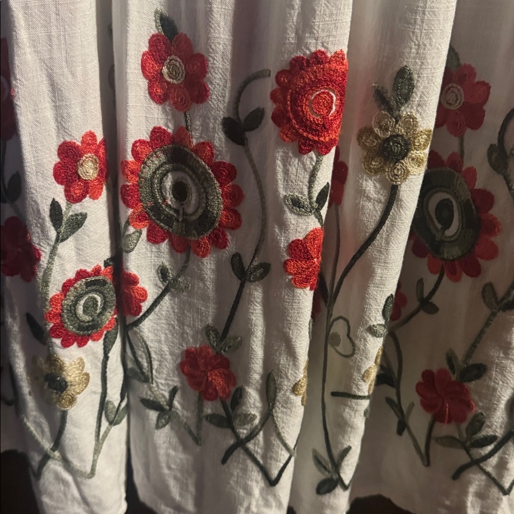 Floral Embroidered White Dress, Size M, EUC - Picture 4 of 8